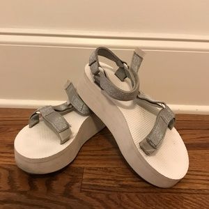 Teva platform / wedge